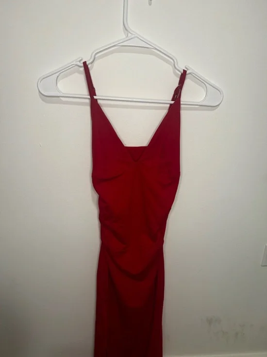 Red V-Neck Slit Midi Dress - Women - Picture 2 of 5